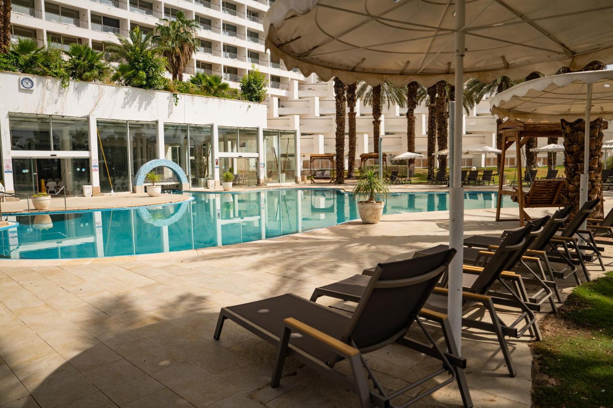 David Dead Sea Resort & Spa Ein Bokek Exterior photo The pool at the hotel