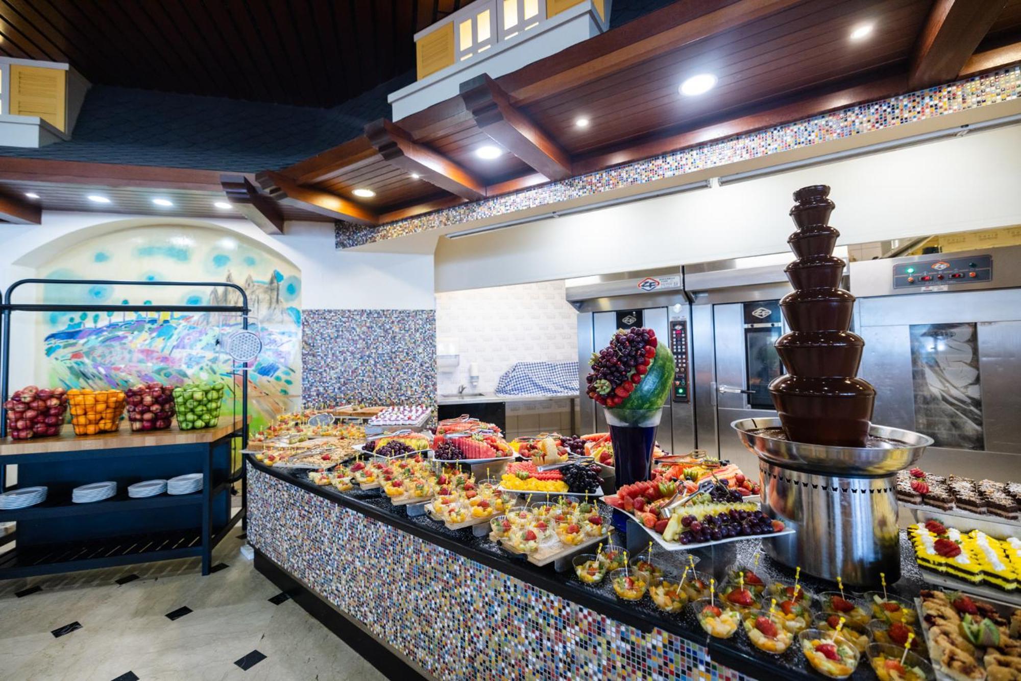David Dead Sea Resort & Spa Ein Bokek Exterior photo A chocolate fountain at a buffet